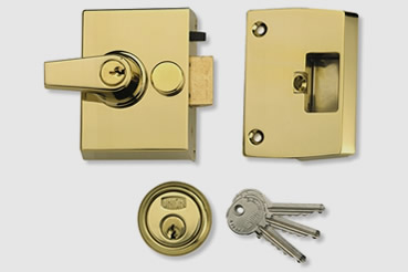 Nightlatch installation by Lea Valley master locksmith